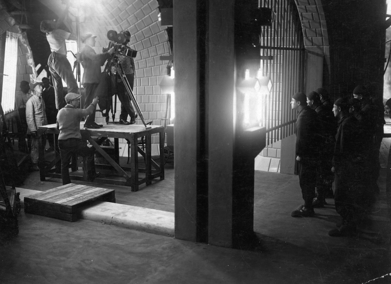 Illustration for article titled Behind the Scenes Photos of Metropolis with Robots and Stuff